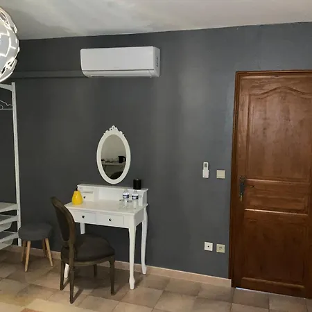 לינה וארוחת בוקר Number9 - Now With Air Conditioned