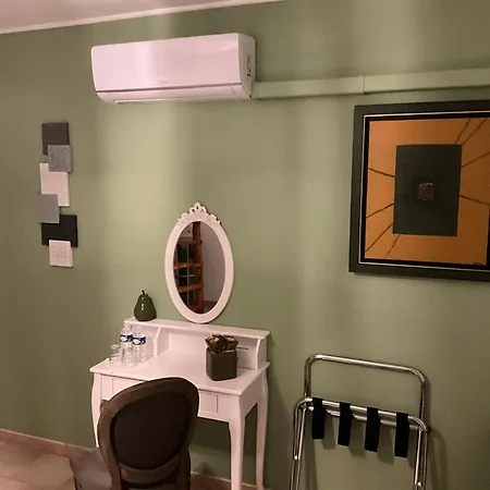 Number9 - Now With Air Conditioned לינה וארוחת בוקר 4*