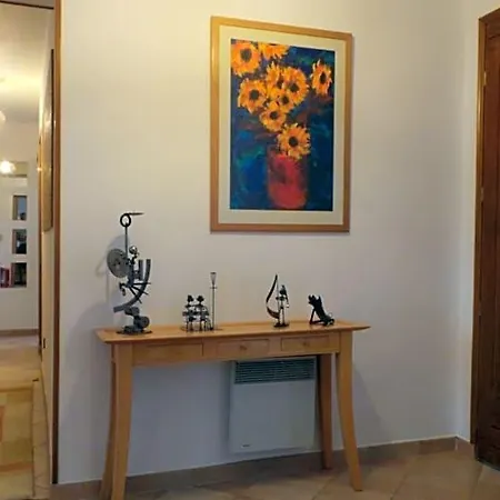 לינה וארוחת בוקר Number9 - Now With Air Conditioned 4*