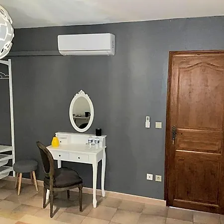 Number9 - Now With Air Conditioned לינה וארוחת בוקר