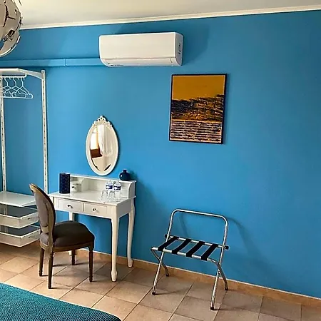 Number9 - Now With Air Conditioned לינה וארוחת בוקר Carlipa