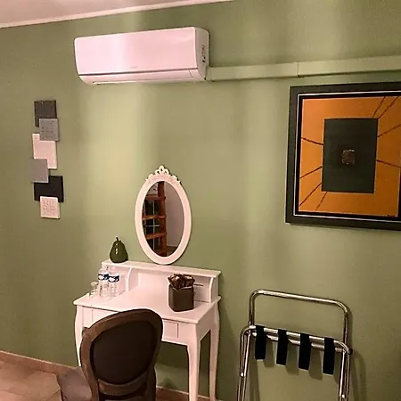 Number9 - Now With Air Conditioned לינה וארוחת בוקר 4*